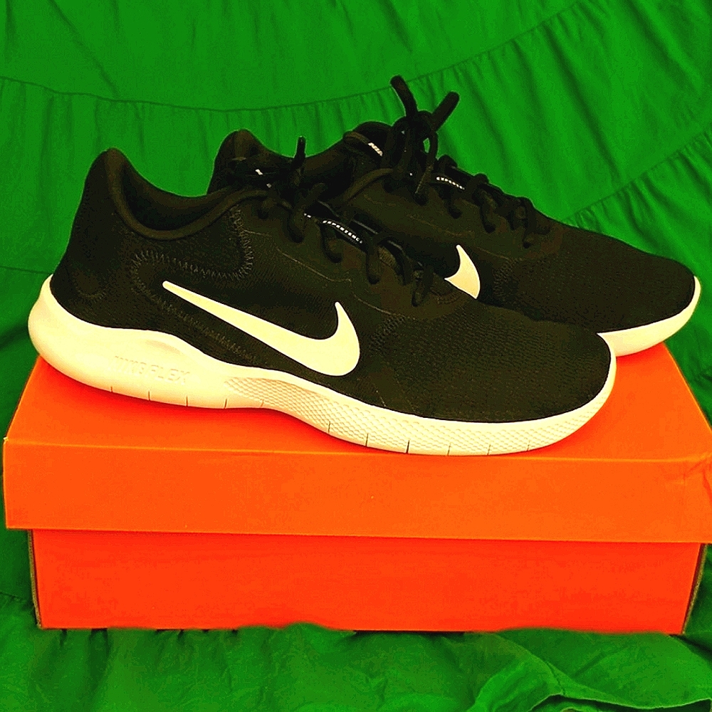 Brand NWT women's NikeFlex sz10